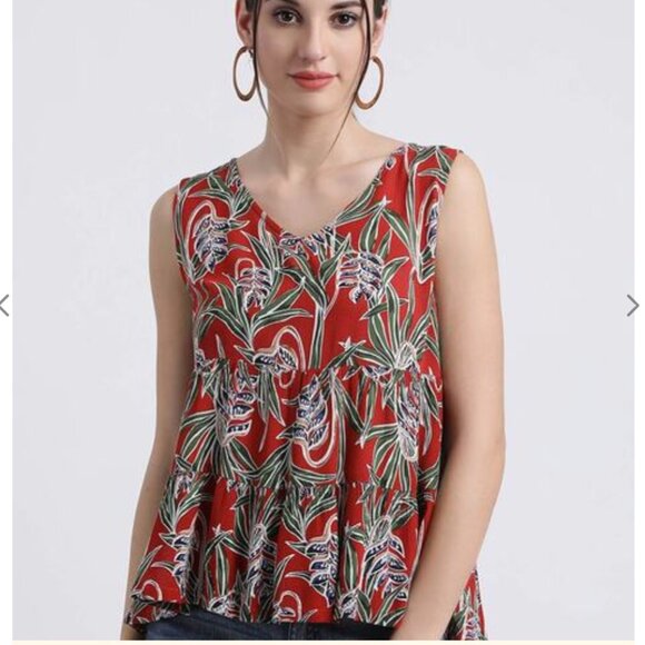 Leaf print V neck sleeveless top - Picture 1 of 3